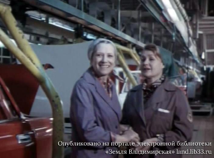 На заводе. Кадр из фильма