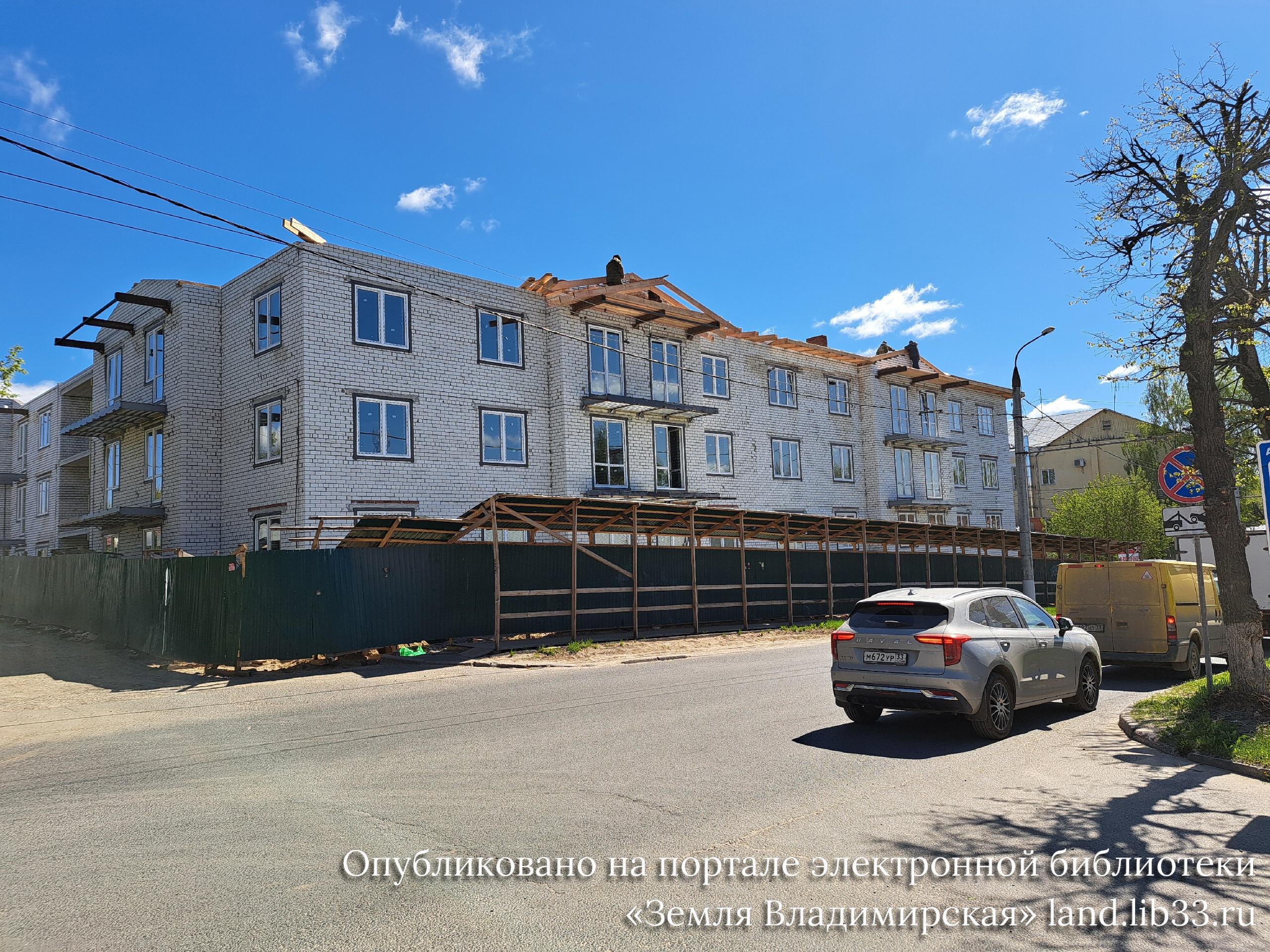 Строится новый дом на месте бывшей автостанции. 2024 г.