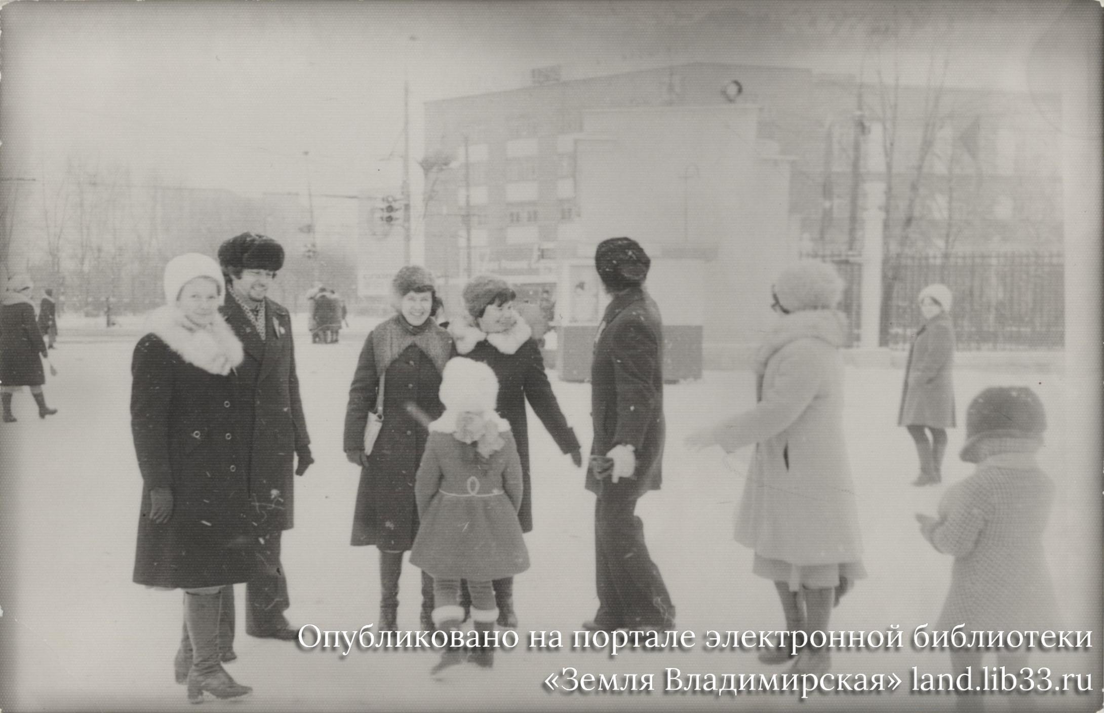 На улице Батурина у Центрального парка культуры и отдыха. 1977 г.